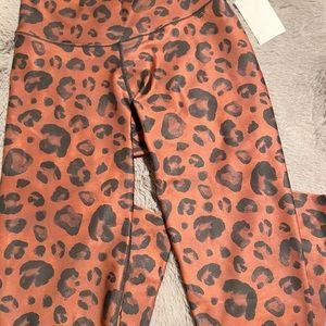 AR 33 - High Waisted Leggings (S)